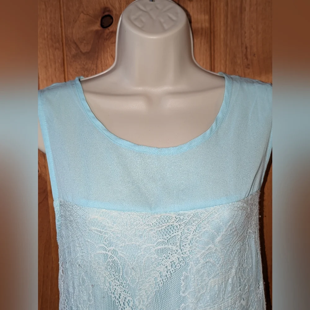 Daisy Fuentes Mint Green Lace‎ Top